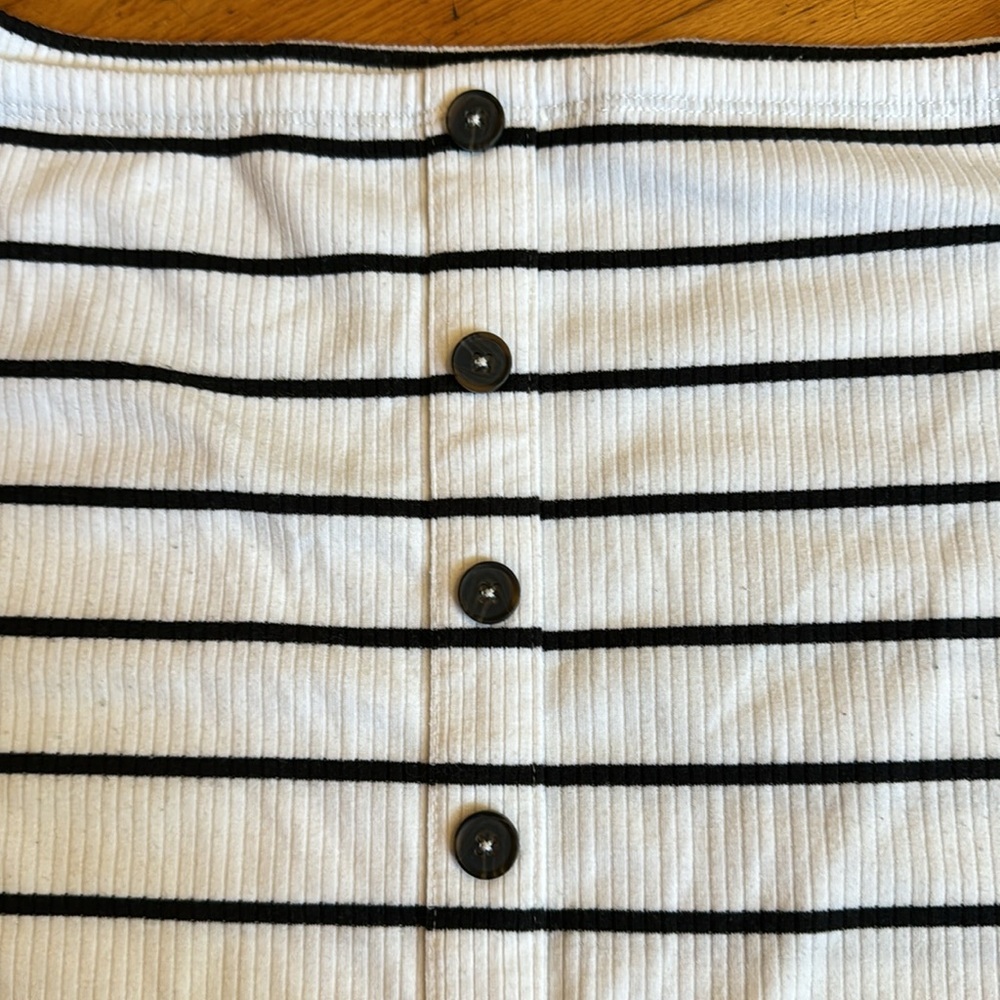 Express Off The Shoulder Top - Picture 4 of 9